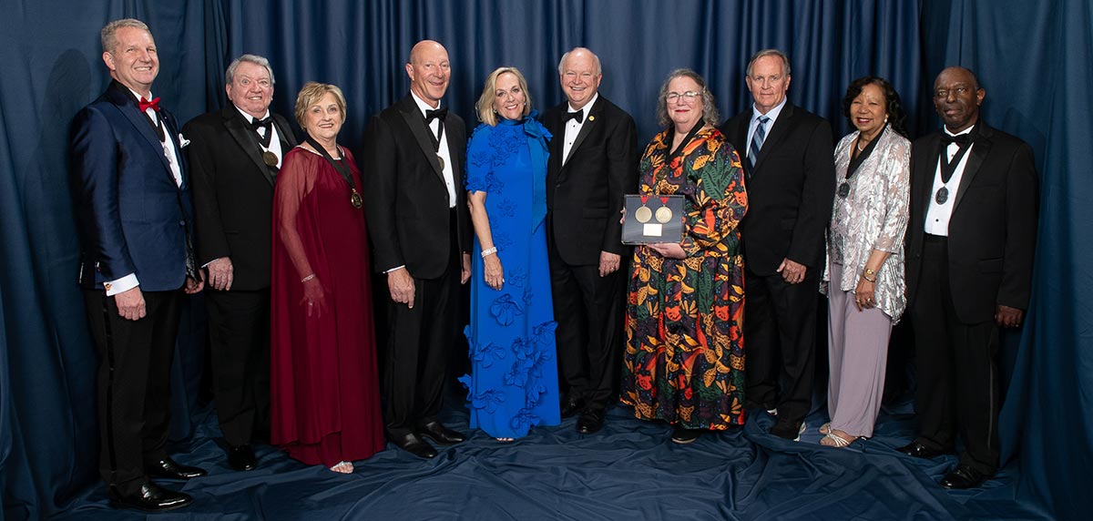 DISTINGUISHED ALUMNI AND SERVICE AWARDS HONOREES data-lightbox='featured'